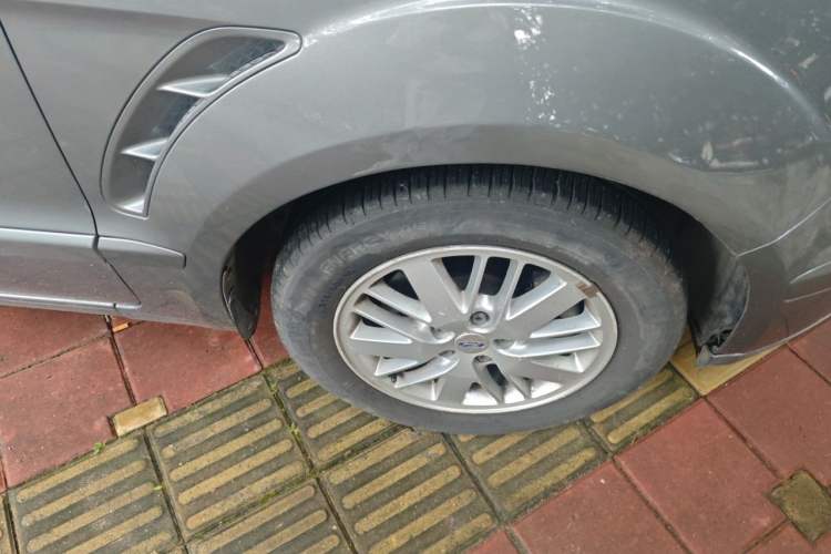 Used Ford S-MAX 2008 2.3L 7-Seater Luxury Version Right Front Wheel Hub