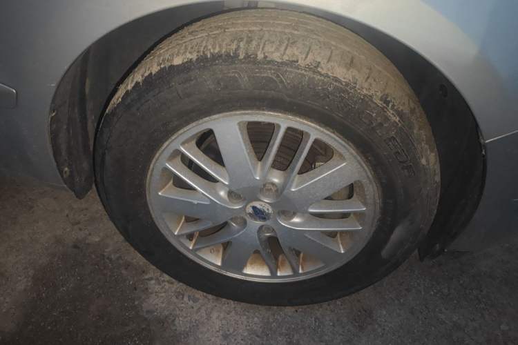 Used Ford S-MAX 2008 2.3L 7-Seater Flagship Version Right Front Wheel Hub