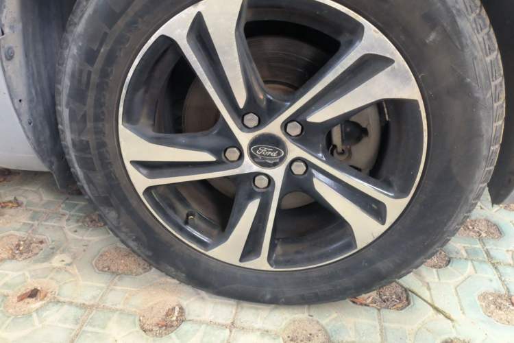 Used Ford S-MAX 2008 2.3L 7-Seater Flagship Navigation Version Right Front Wheel Hub