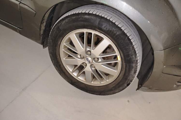 Used Ford S-MAX 2008 2.3L 7-Seater Flagship Navigation Version Right Front Wheel Hub
