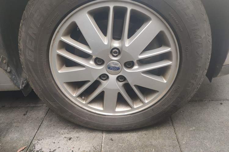 Used Ford S-MAX 2008 2.3L 7-Seater Luxury Version Right Front Wheel Hub