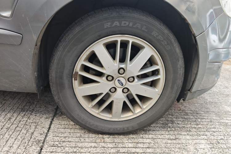Used Ford S-MAX 2008 2.3L 7-Seater Flagship Navigation Version Right Front Wheel Hub
