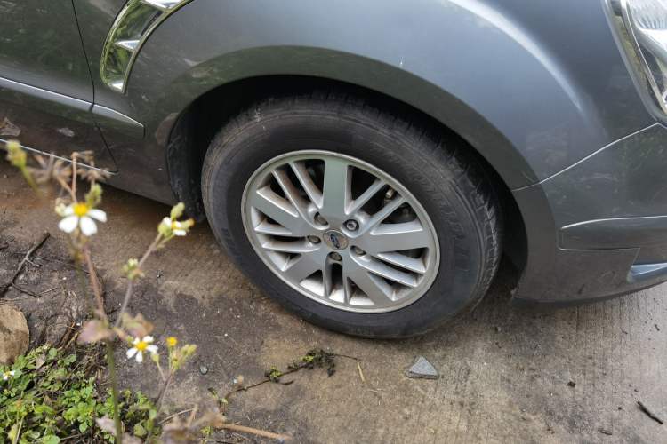 Used Ford S-MAX 2008 2.3L 7-Seater Luxury Version Right Front Wheel Hub