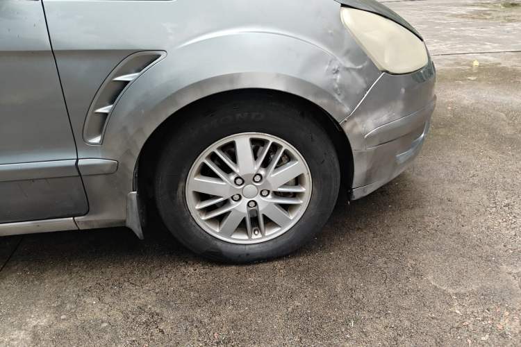 Used Ford S-MAX 2008 2.3L 7-Seater Luxury Version Right Front Wheel Hub