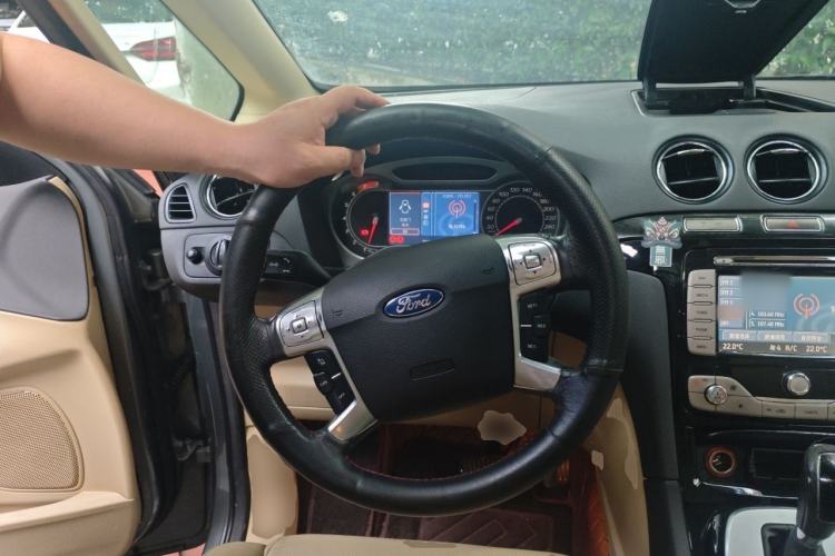 Used Ford S-MAX 2008 2.3L 7-Seater Luxury Version Steering Wheel