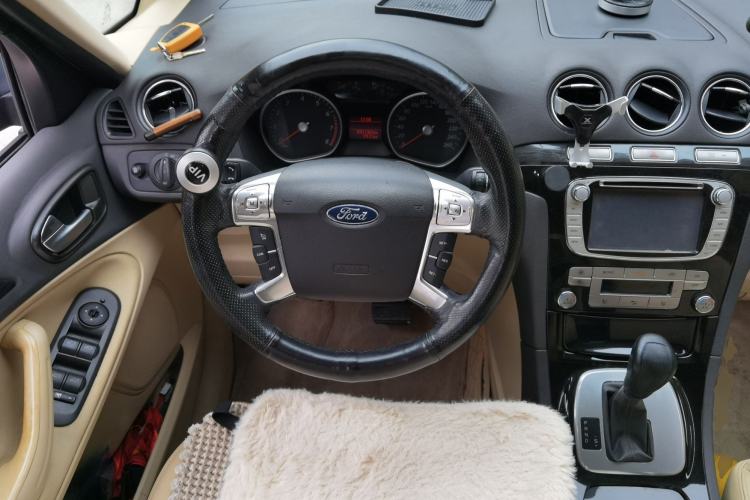 Used Ford S-MAX 2008 2.3L 7-Seater Luxury Version Steering Wheel