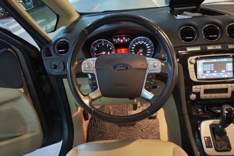 Used Ford S-MAX 2008 2.3L 7-Seater Luxury Version Steering Wheel