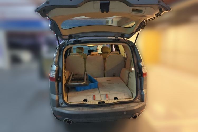 Used Ford S-MAX 2008 2.3L 7-Seater Luxury Version Trunk