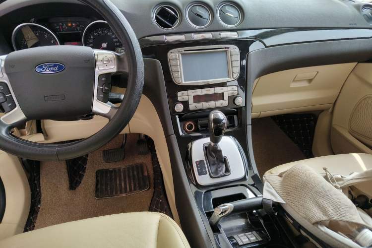 Used Ford S-MAX 2008 2.3L 7-Seater Luxury Version Audio And AC Panel