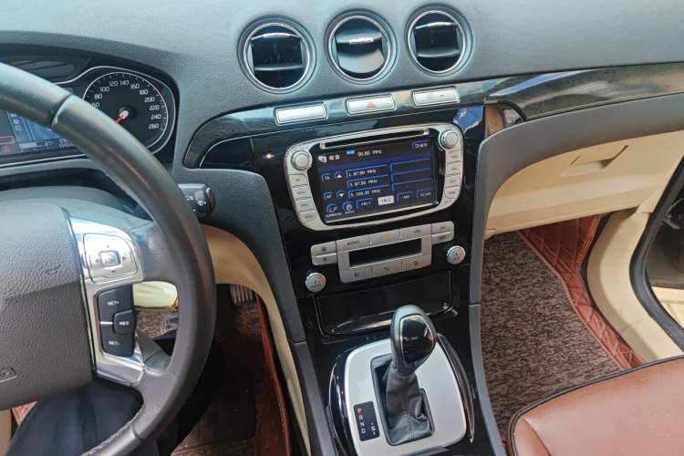 Used Ford S-MAX 2008 2.3L 7-Seater Luxury Version Audio And AC Panel