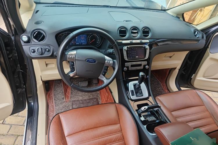 Used Ford S-MAX 2008 2.3L 7-Seater Luxury Version Center Console