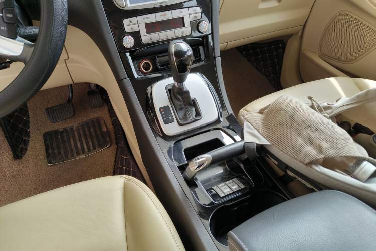 Used Ford S-MAX 2008 2.3L 7-Seater Luxury Version Gear Lever