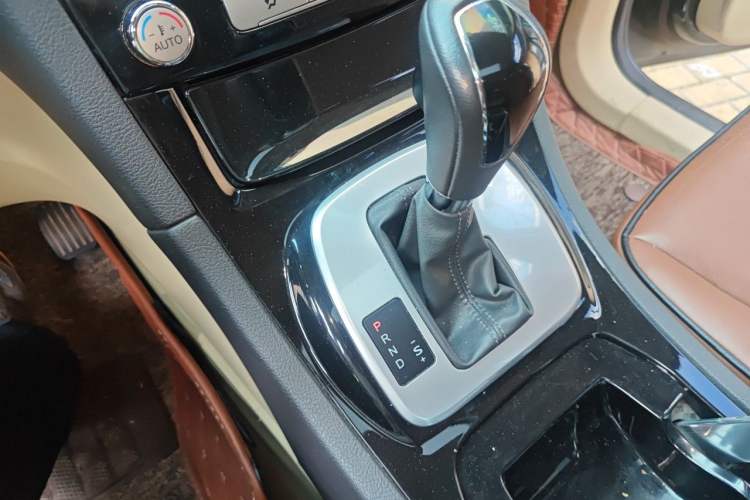 Used Ford S-MAX 2008 2.3L 7-Seater Luxury Version Gear Lever
