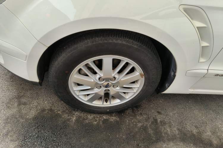 Used Ford S-MAX 2008 2.3L 7-Seater Luxury Version Left Front Wheel Hub