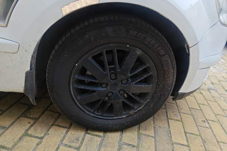 Used Ford S-MAX 2008 2.3L 7-Seater Luxury Version Right Front Wheel Hub