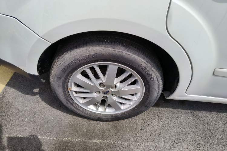 Used Ford S-MAX 2008 2.3L 7-Seater Luxury Version Right Rear Wheel Hub