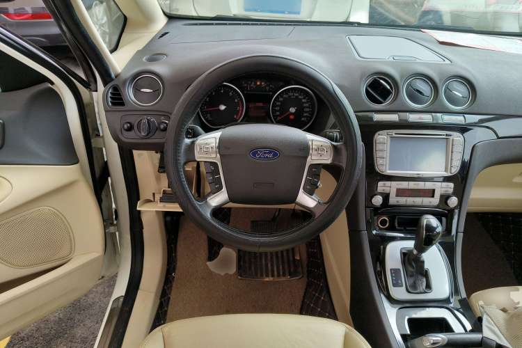 Used Ford S-MAX 2008 2.3L 7-Seater Luxury Version Steering Wheel