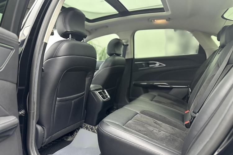 Used Ford Taurus 2019 EcoBoost 245 Comfort Edition Interior 4