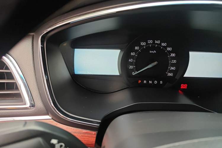 Used Ford Taurus 2015 EcoBoost 245 Fashion Edition Odometer Close Up