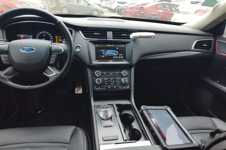 Used Ford Taurus 2015 EcoBoost 245 Fashion Edition Audio And AC Panel
