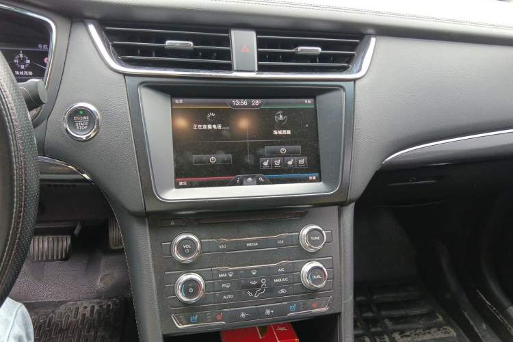 Used Ford Taurus 2015 EcoBoost 245 Fashion Edition Audio And AC Panel