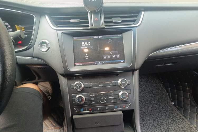 Used Ford Taurus 2015 EcoBoost 245 Fashion Edition Audio And AC Panel