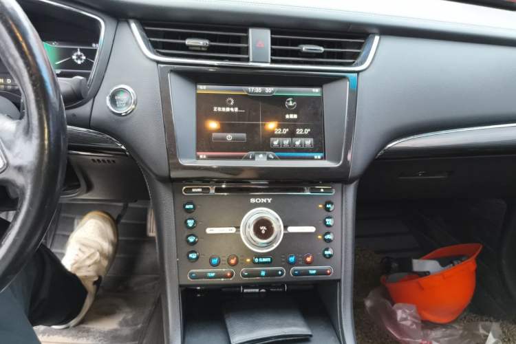 Used Ford Taurus 2015 EcoBoost 245 Luxury Model Audio And AC Panel