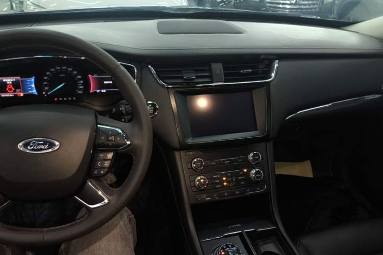 Used Ford Taurus 2015 EcoBoost 245 Fashion Edition Audio And AC Panel