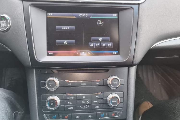 Used Ford Taurus 2015 EcoBoost 245 Fashion Edition Audio And AC Panel