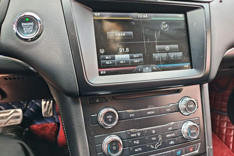 Used Ford Taurus 2015 EcoBoost 245 Fashion Edition Audio And AC Panel