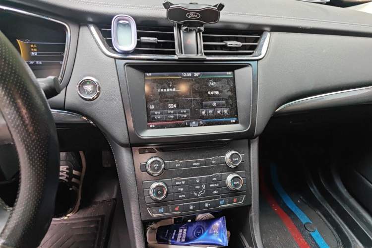Used Ford Taurus 2015 EcoBoost 245 Fashion Edition Audio And AC Panel