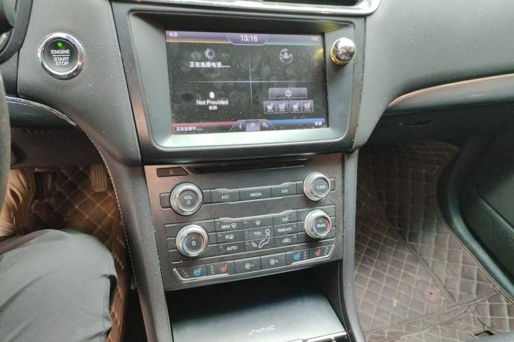 Used Ford Taurus 2015 EcoBoost 245 Fashion Edition Audio And AC Panel