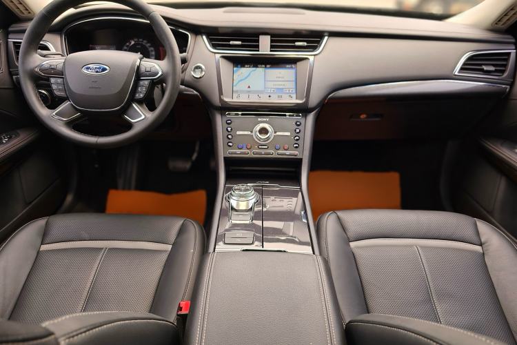 Used Ford Taurus 2015 EcoBoost 245 Luxury Model Center Console