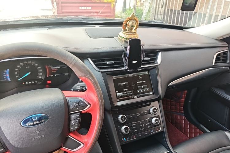 Used Ford Taurus 2015 EcoBoost 245 Fashion Edition Center Console