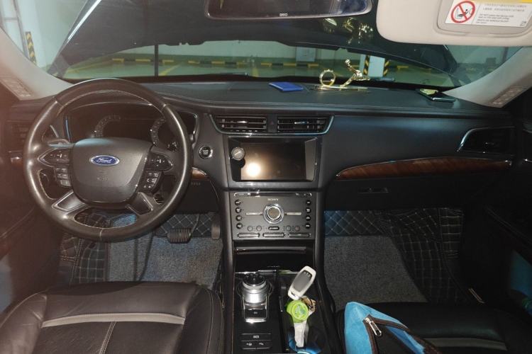 Used Ford Taurus 2015 EcoBoost 245 Ultimate Model Center Console