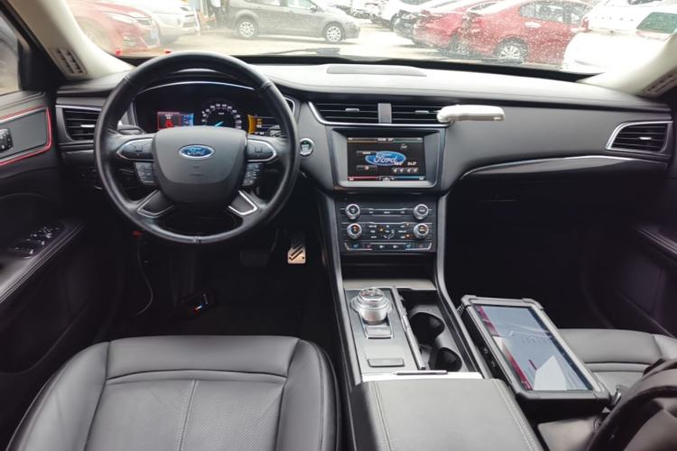 Used Ford Taurus 2015 EcoBoost 245 Fashion Edition Center Console