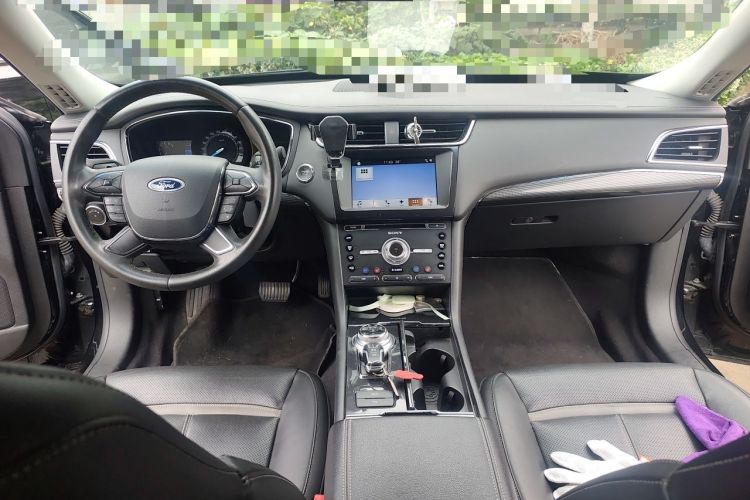 Used Ford Taurus 2015 EcoBoost 245 Luxury Model Center Console