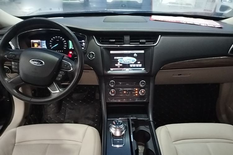 Used Ford Taurus 2015 EcoBoost 245 Fashion Edition Center Console