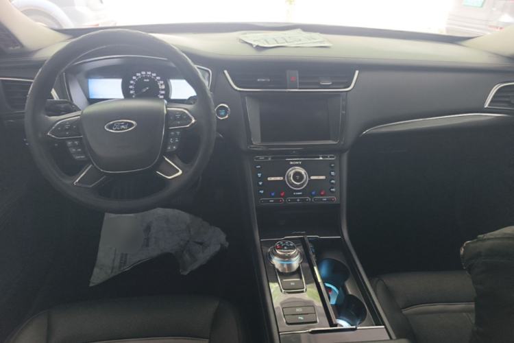 Used Ford Taurus 2015 EcoBoost 245 Luxury Model Center Console