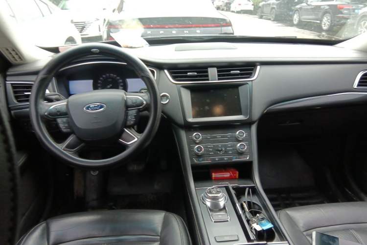 Used Ford Taurus 2015 EcoBoost 245 Fashion Edition Center Console