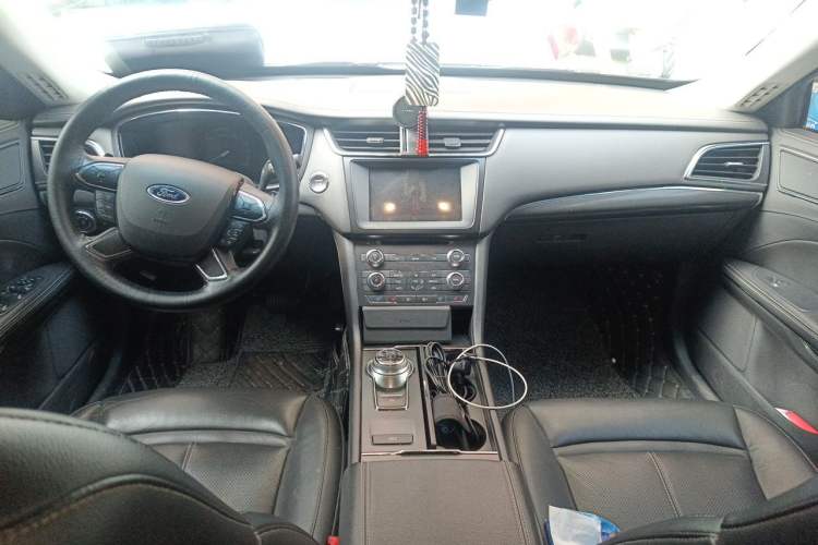 Used Ford Taurus 2015 EcoBoost 245 Fashion Edition Center Console