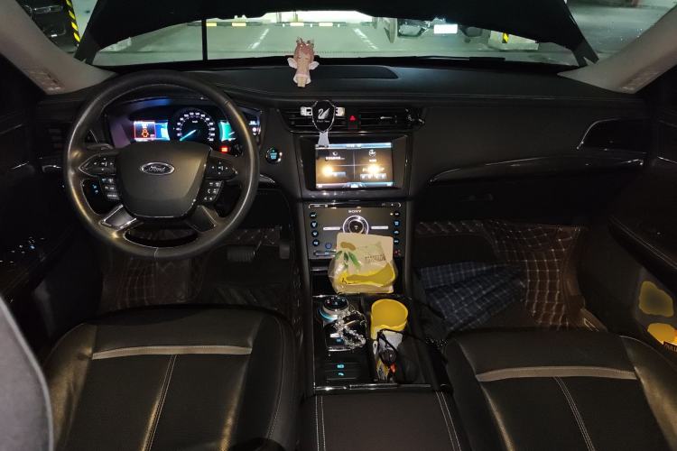 Used Ford Taurus 2015 EcoBoost 245 Luxury Model Center Console