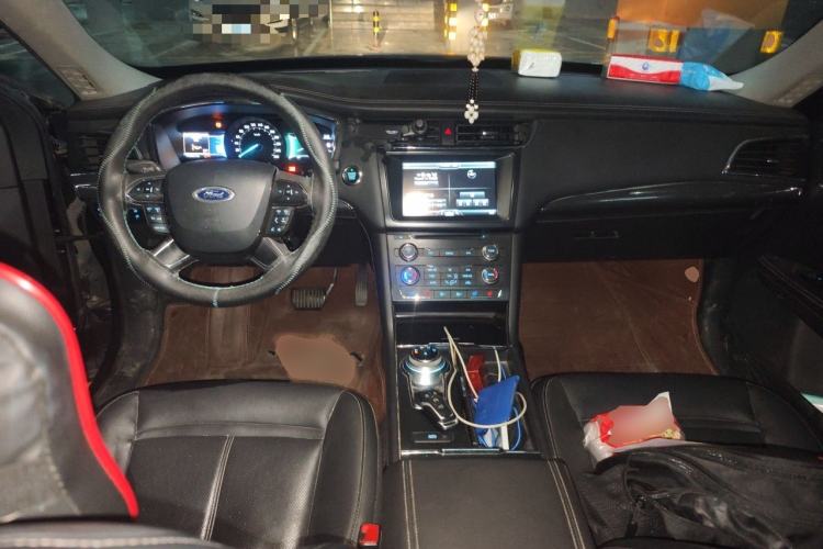 Used Ford Taurus 2015 EcoBoost 245 Fashion Edition Center Console
