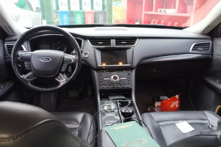 Used Ford Taurus 2015 EcoBoost 245 Luxury Model Center Console