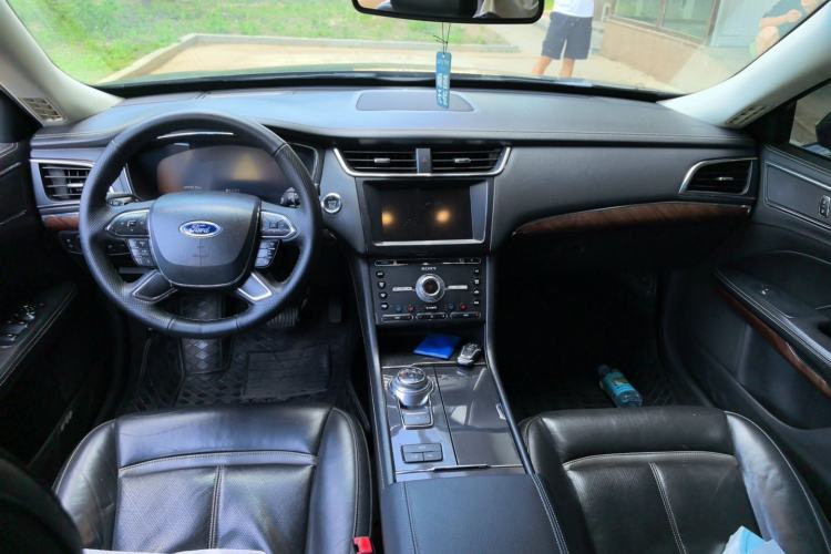Used Ford Taurus 2015 EcoBoost 325 V6 Flagship Model Center Console