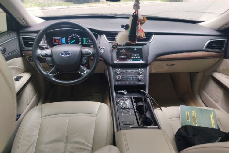 Used Ford Taurus 2015 EcoBoost 245 Fashion Edition Center Console