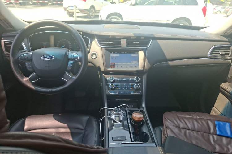 Used Ford Taurus 2015 EcoBoost 245 Fashion Edition Center Console