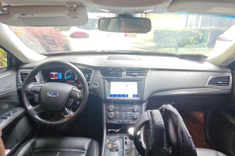Used Ford Taurus 2015 EcoBoost 245 Fashion Edition Center Console