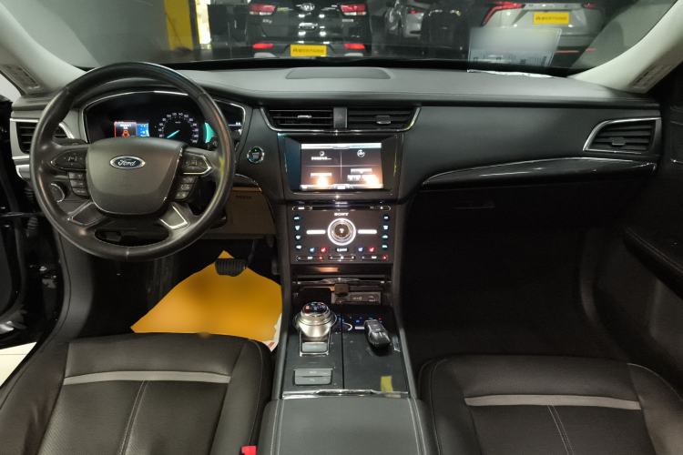 Used Ford Taurus 2015 EcoBoost 245 Luxury Model Center Console