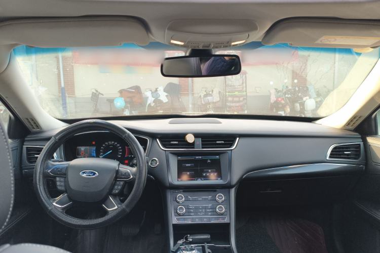 Used Ford Taurus 2015 EcoBoost 245 Fashion Edition Center Console